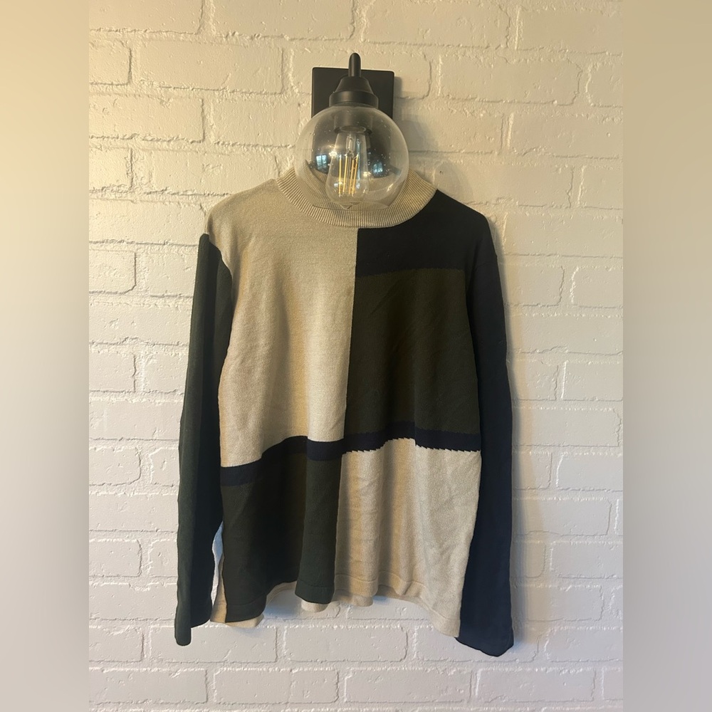 Color Block Men's Sweater. Perfect For Fall